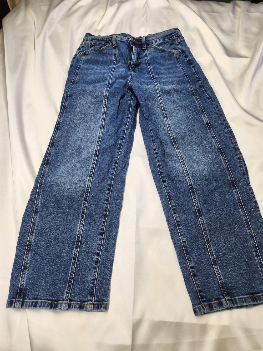 Jessica Simpson Distinctive Mid-Blue Barrel Jeans